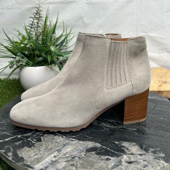 Aquatalia Weatherproof Block
Heel Bootie  women size 10 / Grey new - Picture 5 of 16